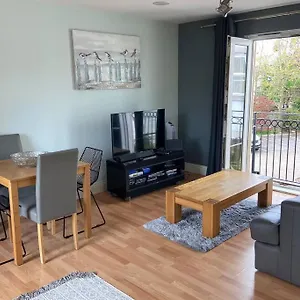 Sunny Spacious Apartment 2 Minutes From The Beach! Apartment