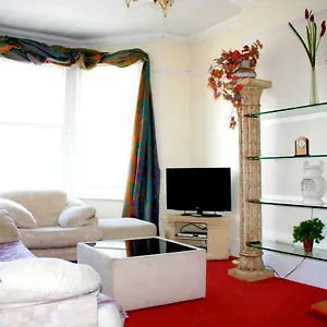Hartland 2-bedroom With Bfast And Parking Apartment